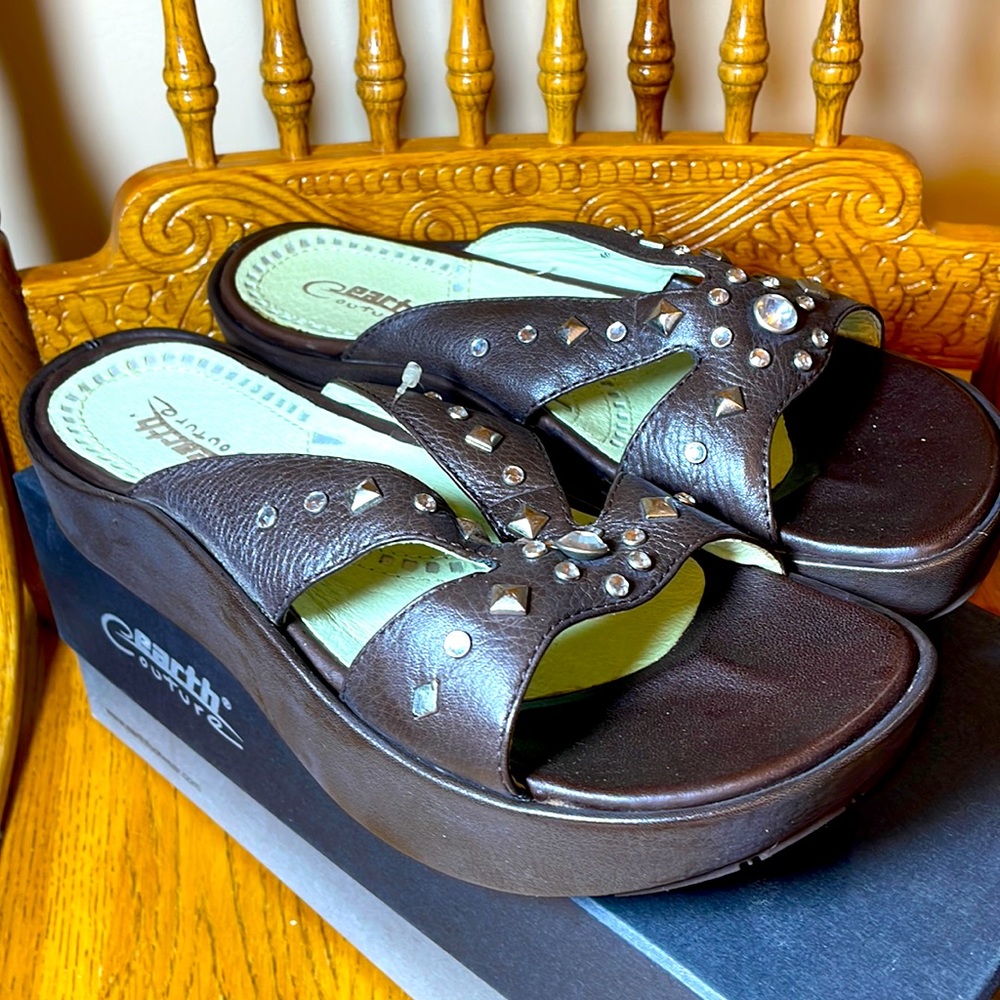 New in Box!! Earth Couture Chika Size 7.5